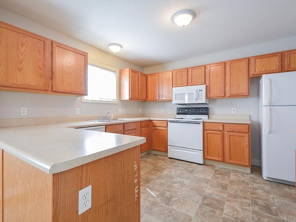 Full kitchen with all appliances including dishwasher and breakfast bar