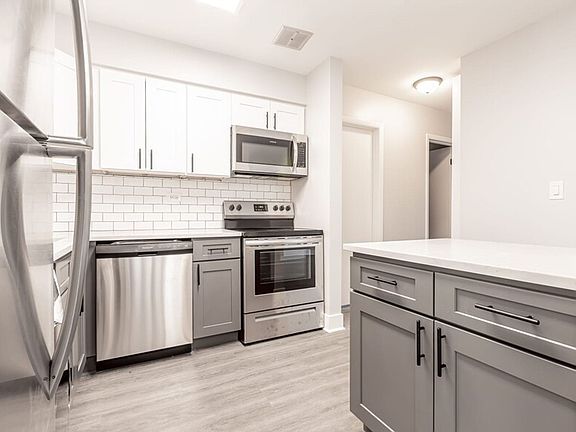3rd image of 1005-1037 Des Plaines Ave #1013-103