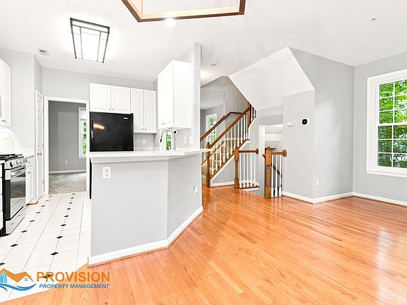 5th image of 217 Wintergull Ln