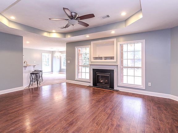 3rd image of 386 Edinburgh Dr