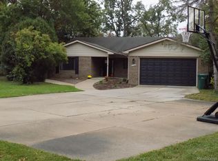 8565 Lake Rd, Grosse Ile, MI 48138