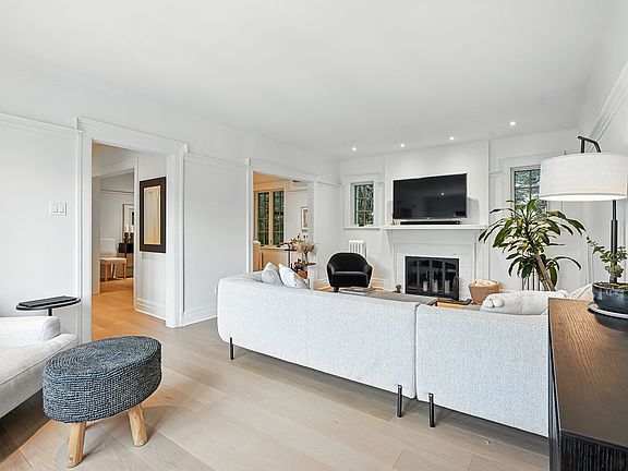 3rd image of 14 Parkside Pl