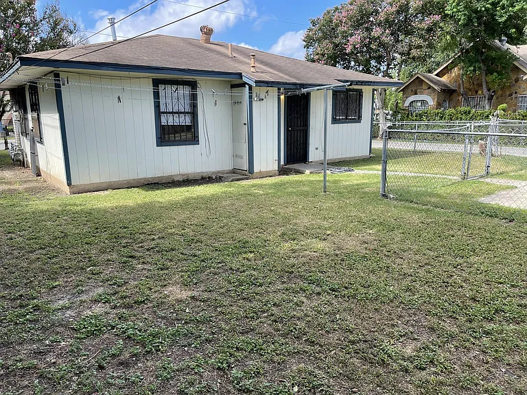 1711 W Cesar Chavez Blvd #1 — Photo 3