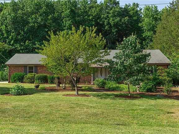 4th image of 211 Cedarwood Dr