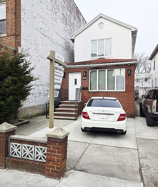 1st image of 1730 E 4th St
