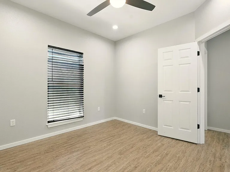 7433 FM 603 — Photo 21