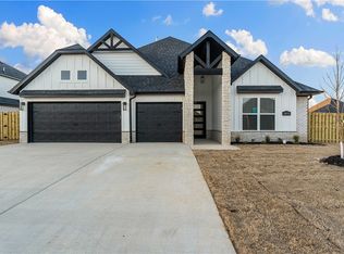 1431 Tiffany St, Centerton, AR 72719