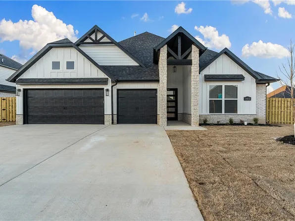 1431 Tiffany St, Centerton, AR 72719