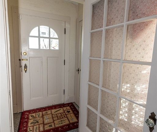 3rd image of 220 Tudor Ave