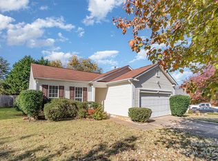 6615 Wandering Creek Dr, Charlotte, NC 28216