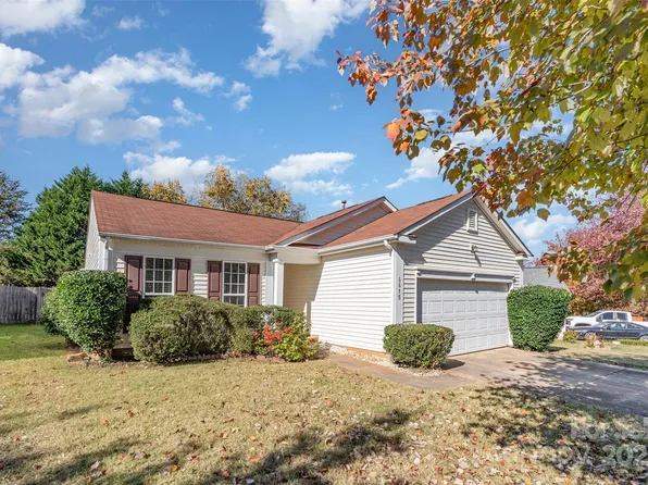 6615 Wandering Creek Dr, Charlotte, NC 28216