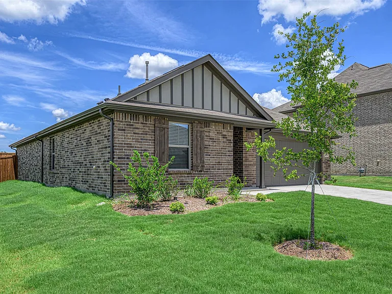 610 Ridgewood Dr — Photo 2