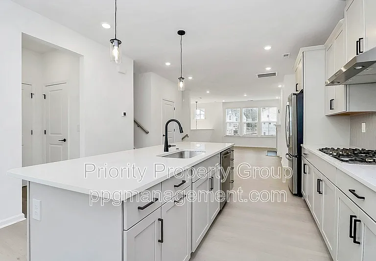 542 Annie Lowery Way — Photo 1