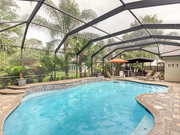 3rd image of 11858 Magnolia Falls Dr
