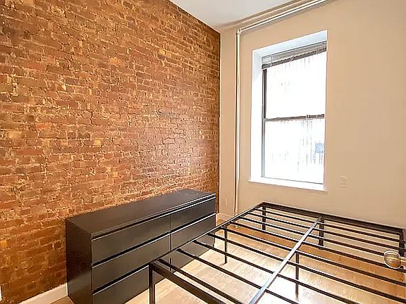 3rd image of 218 E 11th St APT 1