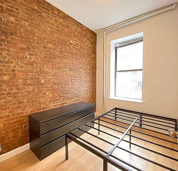218 E 11th St #1 — Photo 3