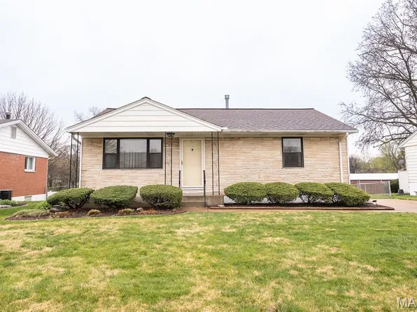 108 S Embassy Dr, Fairview Heights, IL 62208