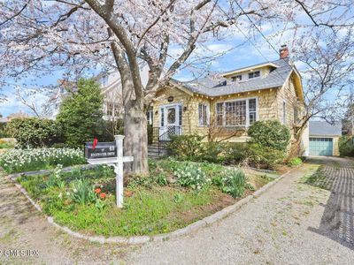 49 Edgewater Dr, Old Greenwich, CT, 06870