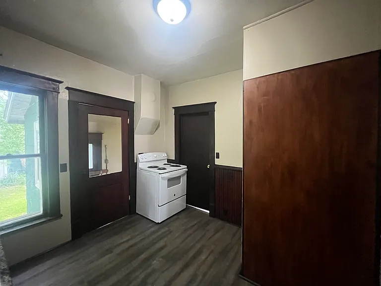 Studio, $825 — Photo 4