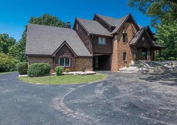 3rd image of 16 Goshen Woods Est