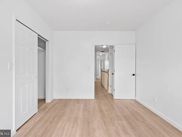 2055 Dickinson St — Photo 18