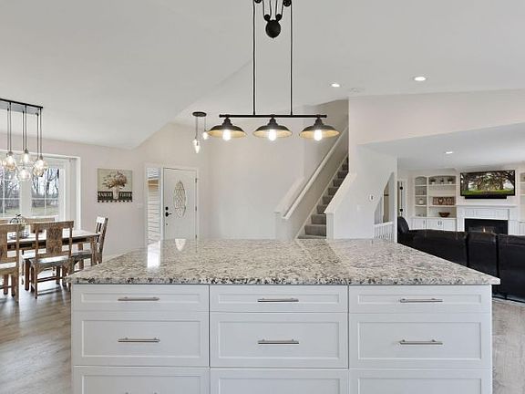 5th image of 1611 Woodlawn Cir