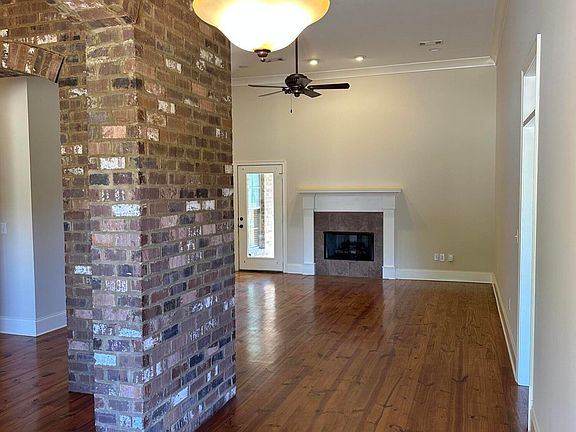 3rd image of 122 Weldon Dr
