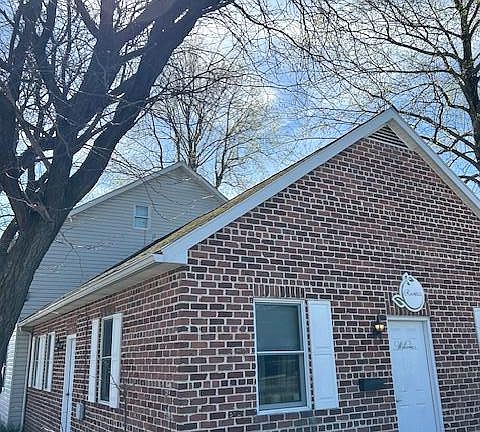 2nd image of 254 W Franklin St