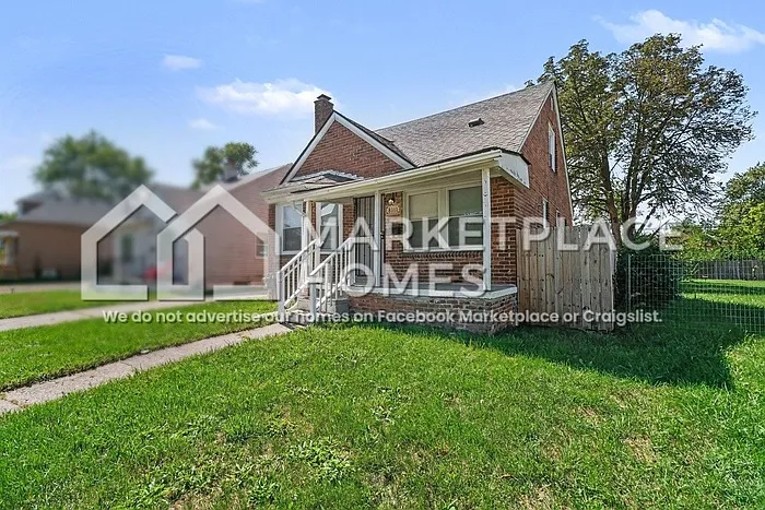 3 bed, 1.0 bath, 1052 sqft, $1,350 — Photo 2
