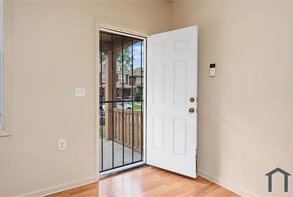 2 bed, 1250 sqft, $1,400 — Photo 2