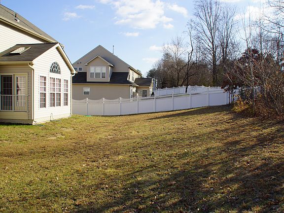 3rd image of 8407 Gannon Ct