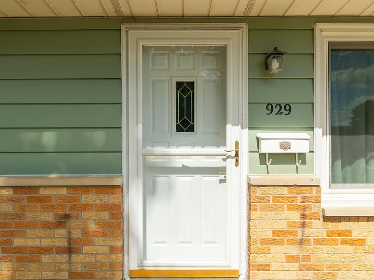 929 E North E — Photo 9