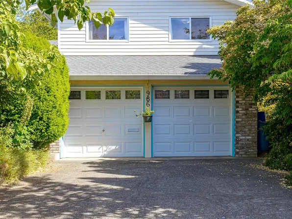 986 Lucas Ave, Saanich, BC V8X 4H5