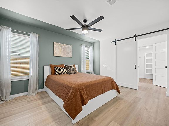 3rd image of 4703 Candletree Ln