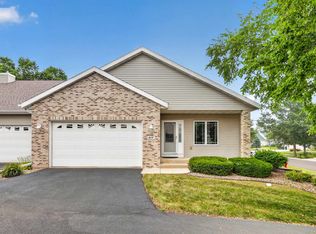 617 Nightingale Ln, Cottage Grove, WI 53527