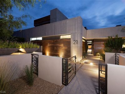 21 Drifting Shadow Way, Las Vegas, NV, 89135