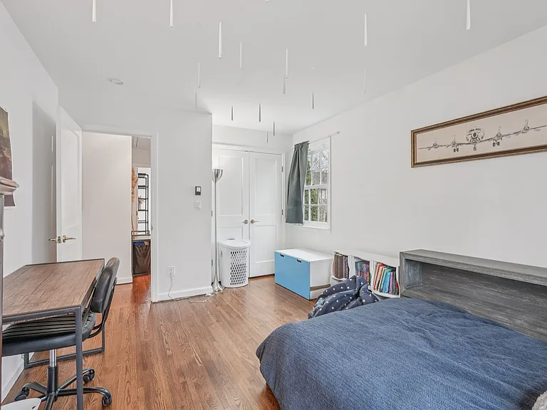 9 Oakwood Ave — Photo 34