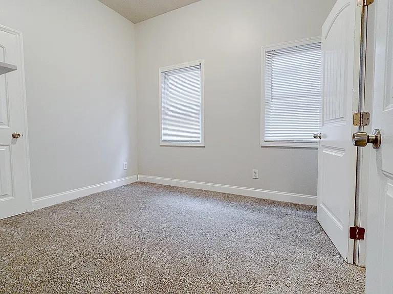 1618 E Main St — Photo 8