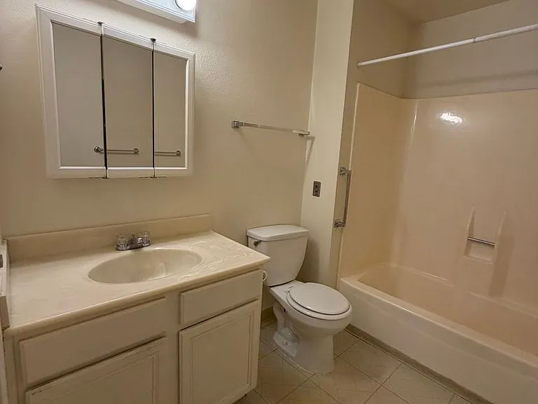 138 S Mill St — Photo 11