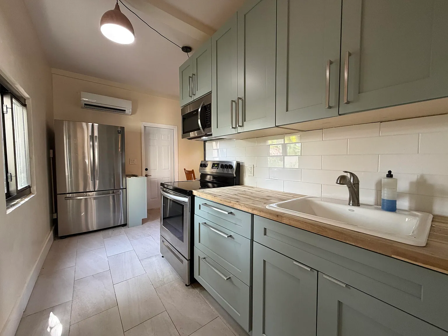 1 bed, 1.0 bath, 595 sqft, $1,950 — Photo 3