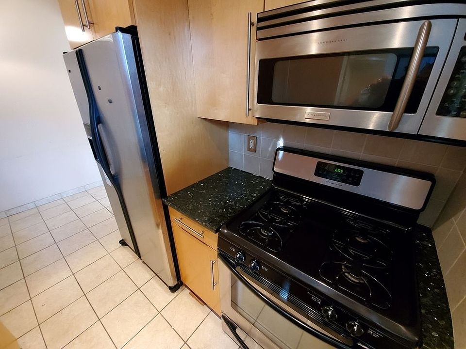 1st image of 666 39th St #2/10