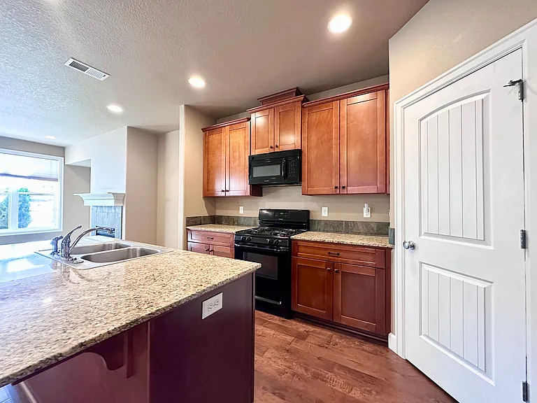 19021 Village Blvd — Photo 11