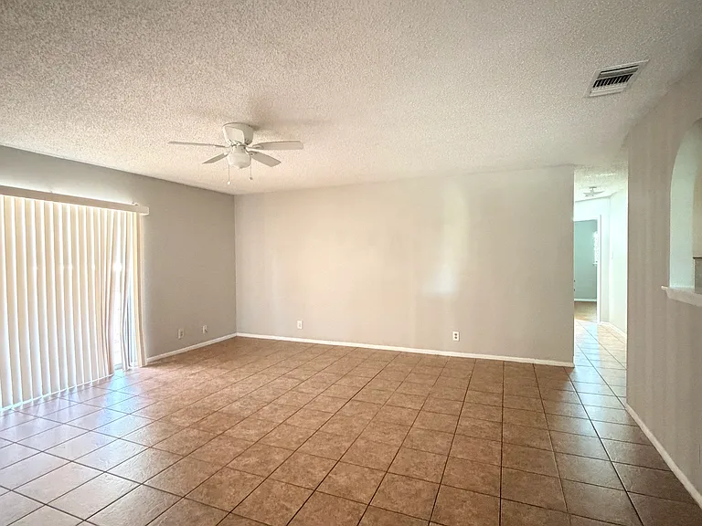 7423 Corian Park Dr — Photo 3