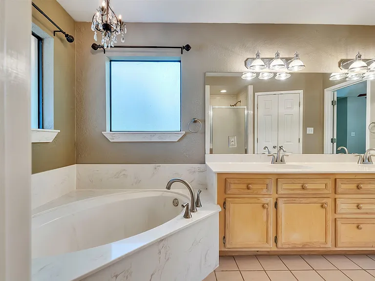 18085 Lake Dr E — Photo 24