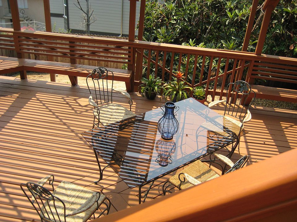 BOTTOM DECK