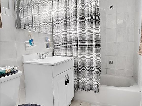 5th image of 3441 W Bryn Mawr Ave #1-E