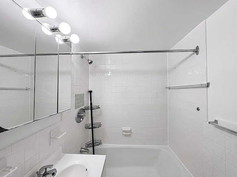 1025 Hancock St #8C — Photo 15