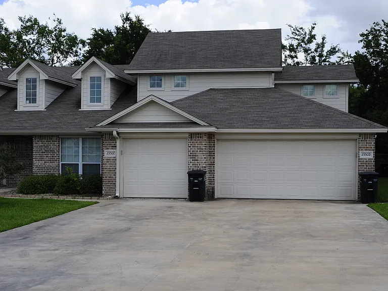 2350 Autumn Chase Loop #A — Photo 1