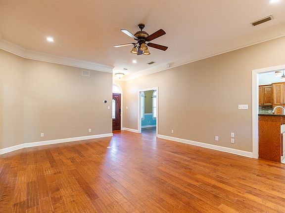 4th image of 2622 Carmon Dr