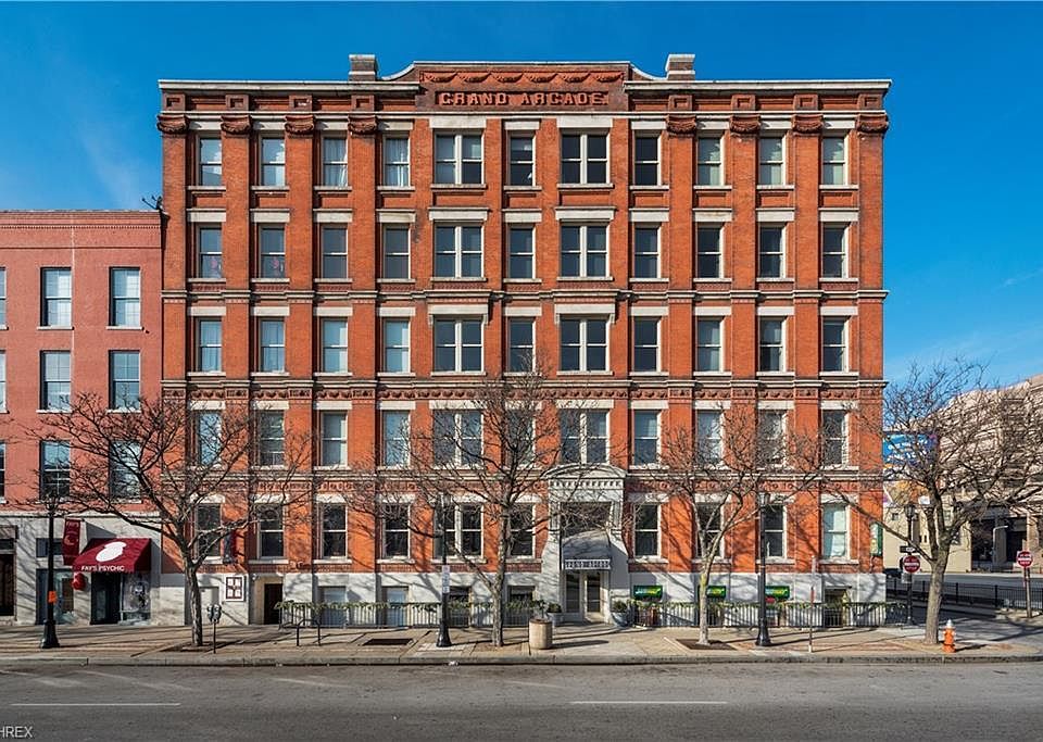 1st image of 408 W Saint Clair Ave APT 320